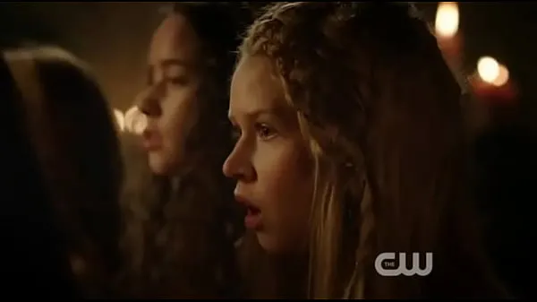 HD Caitlin Stasey masturbate cut-scene from the CW's REIGN Filem tenaga