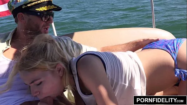 Películas de energía PORNFIDELITY Alina West follada por el culo en un barco HD