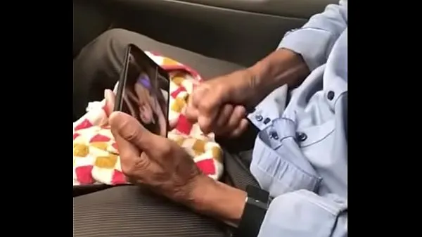 HD Gay khmer old man jerking off on car energetické filmy