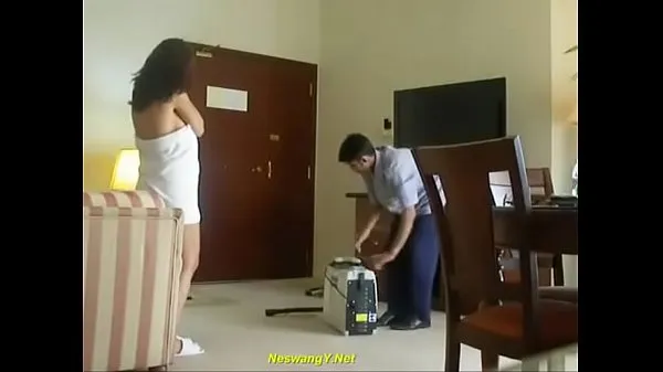 Películas de energía India bhabhi intermitente toalla servicio a la habitación HD