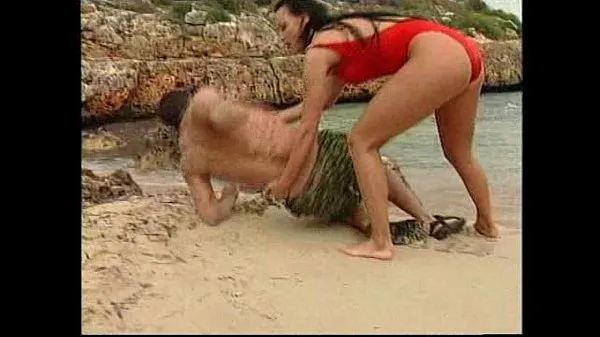 HD German lifeguard sucking and fucking on the beach Filem tenaga