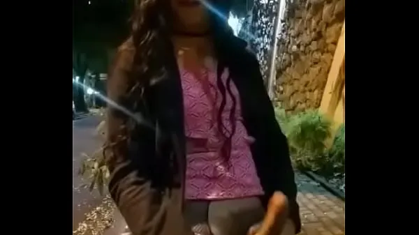 Películas de energía Soraia Perola exhibiendo en público (mostrando polla dura en la calle HD