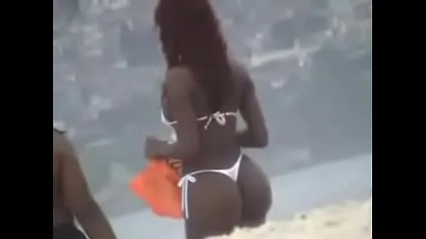 HD Mulatto in white thong on the beach energetické filmy