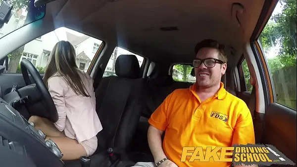 HD-Fake Driving School Heiße und einsame blonde Russin im Auto zum Orgasmus geficktEnergiefilme