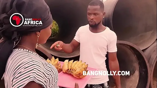 Films HD Une dame qui vend des bananes se fait baiser par un acheteur tout en lui apprenant à manger la banane énergie