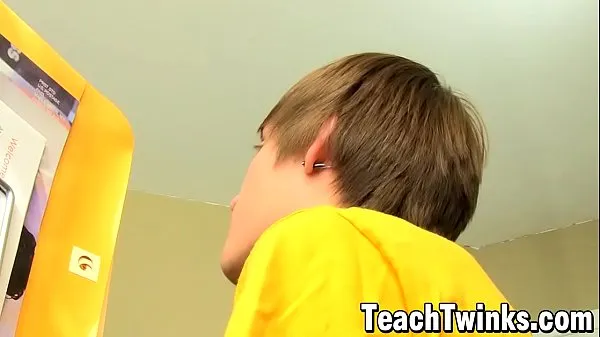 HD Hunky teacher anal fucks young gay pupil phim năng lượng