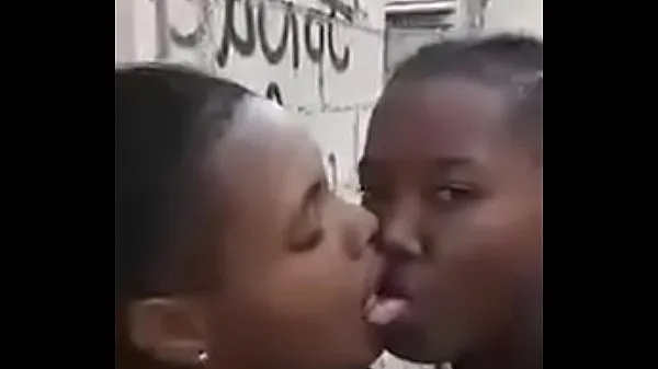 HD Two liberian lesbos making out in an uncompleted building توانائی کی فلمیں