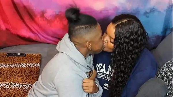 HD Ebony Girls Kissing (Девушка справа может целоваться, я завидуюэнергетические фильмы