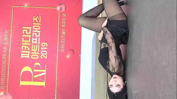 HD Public account [喵泡] Korean short-haired girl in black silk skirt sexy hot dance توانائی کی فلمیں