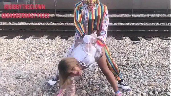 HD-Clown fickt Mädchen auf BahngleisenEnergiefilme