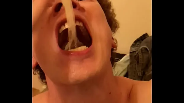 HD Gay man from Lisbon with his mouth full of milk d. used condoms energifilm