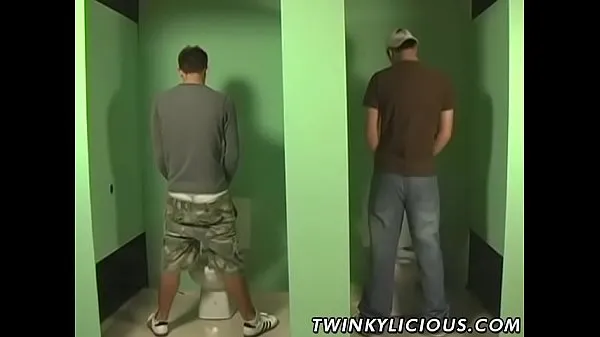 HD Twinks go to the bathroom to fuck hard energetické filmy