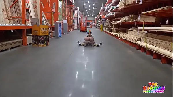 HD Clown gets dick sucked in The Home Depot energiájú filmek