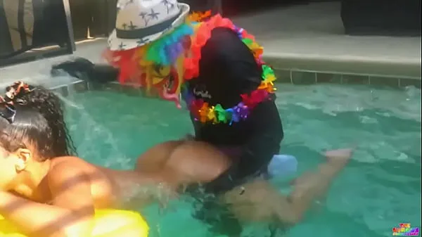 HD 18 year old Lifeguard gets fucked for clout energiájú filmek