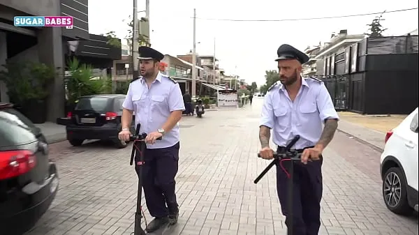 Films HD SUGARBABESTV: TROIS PARODIE DE LA POLICE GRECQUE énergie