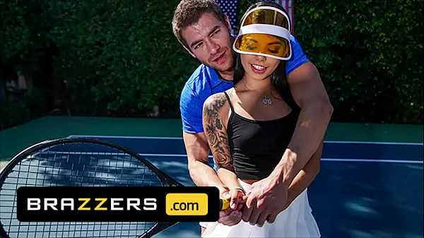 HD-Xander Corvus) Massages (Gina Valentinas) Foot To Ease Her Pain They End Up Fucking - BrazzersEnergiefilme