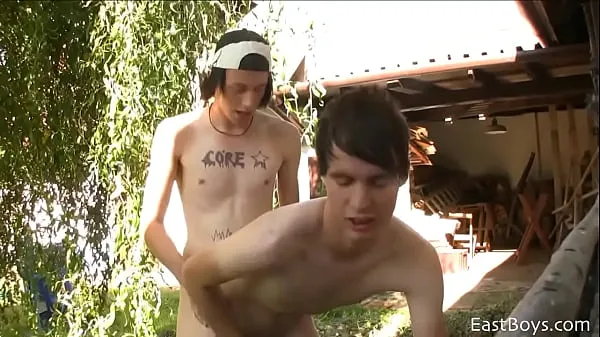 HD-Village Boys - Bareback-Fick im Freien - Aiden und sein KumpelEnergiefilme