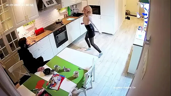HD 踊っている女の子は台所でブロー＆ファックを取得します エネルギー映画