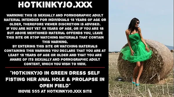 HD Hotkinkyjo in green dress self fisting her anal hole & prolapse in open field phim năng lượng