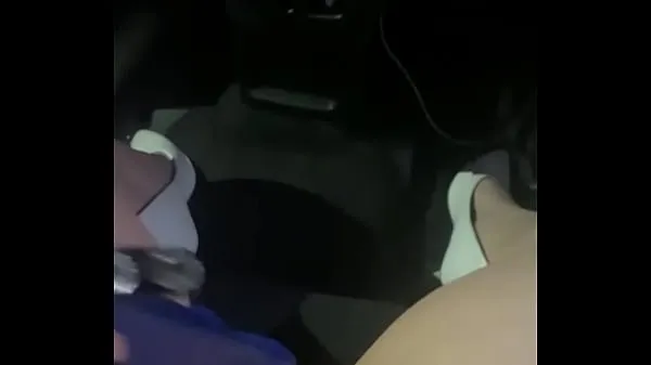 HD Hot nymphet shoves a toy up her pussy in uber car and then lets the driver stick his fingers in her pussy energiefilms