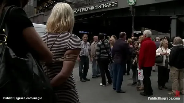 Film energi HD Bare boobs blonde in public