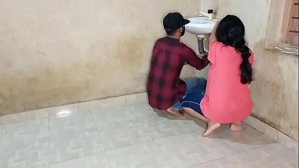 高清quenched the thirst of her pussy with a young plumber! XXX Plumber Sex in Hindi voice能源电影