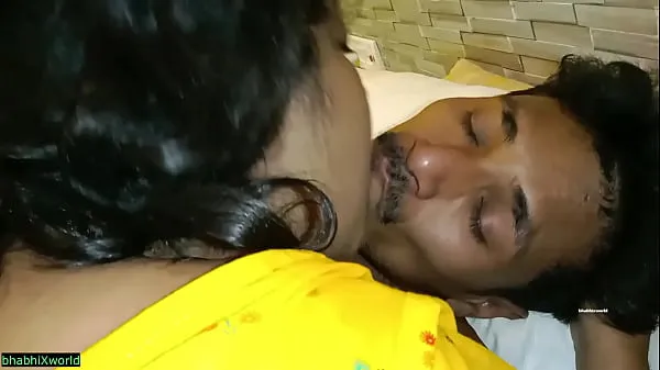 HD-Heiße schöne Bhabhi küsst lange und fickt feuchte Muschi! Echter SexEnergiefilme