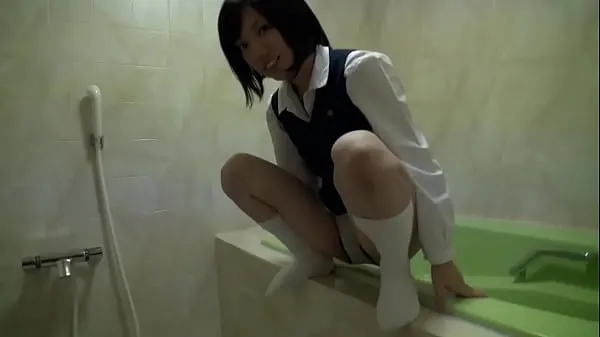 高清Middle 3 will show you pee for the first time ..." A large amount of piss overflowed by honor student virgin能源电影
