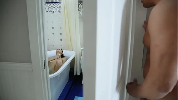 HD SPYING ON STEPSISTER , JERKING BEHIND THE DOOR 에너지 영화