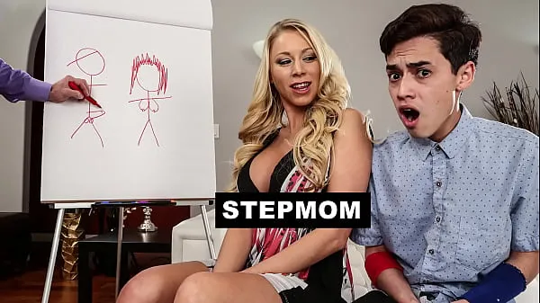 HD Stepmom Katie Morgan Helps Juan El Caballo Loco Lose His Virginity energiaelokuvat