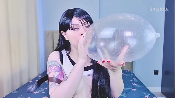 HD Pervert teen Tifa Lockhart loves to blow bubble gum, condoms and balloons to get a huge orgasm エネルギー映画