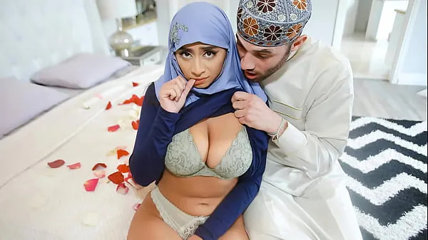 HD Arab Husband Trying to Impregnate His Hijab Wife - HijabLust Filem tenaga