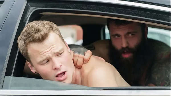 أفلام الطاقة عالية الدقة Daddy Fucks His Stepson in The Backseat