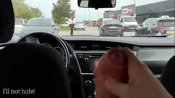 Film energi HD Flashing strangers from my car got caught and cumshot