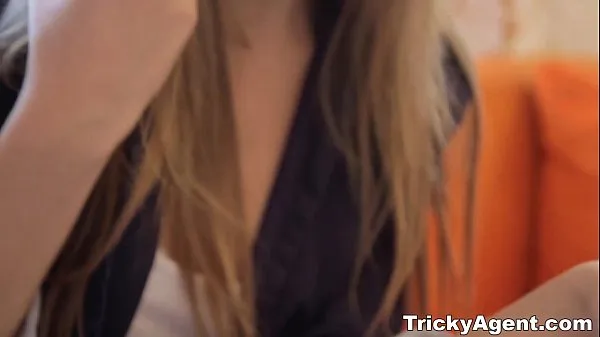 Películas de energía Tricky Agent - Esta linda pequeñita con anteojos HD